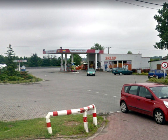 Stacja paliw w miejscowości Spalona przy DK-94